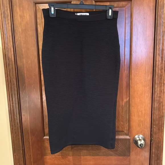 Jennifer Lopez Dresses & Skirts - Black lined pencil skirt!